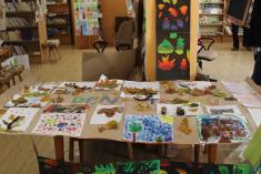 Knihovna - den stromů - výstava výtvarných děl dětí
